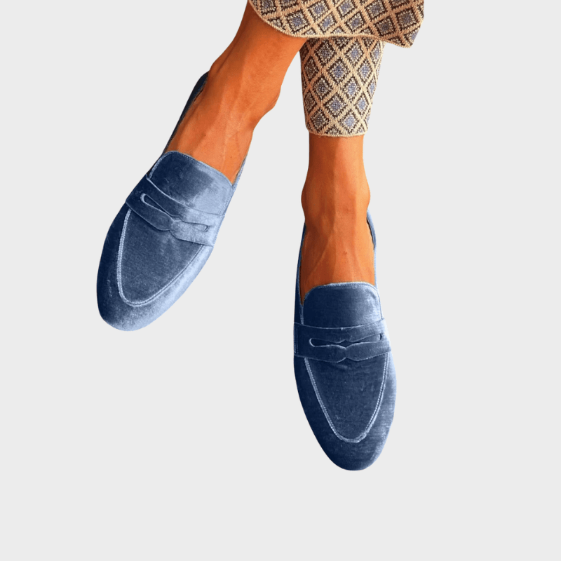 Olivia Fløjlblå loafers, set fra siden